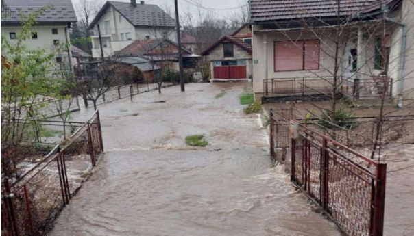 Uslijed obilnih padavina poplave u Bihaću, aktivirana klizišta, porast vodostaja Une