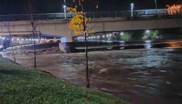 Uslijed slabljenja intenziteta padavina, vodostaj rijeke Neretve u opadanju