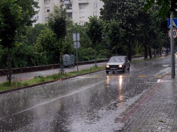 Usljed jakih padavina: Upozorenje na moguće poplave u BiH