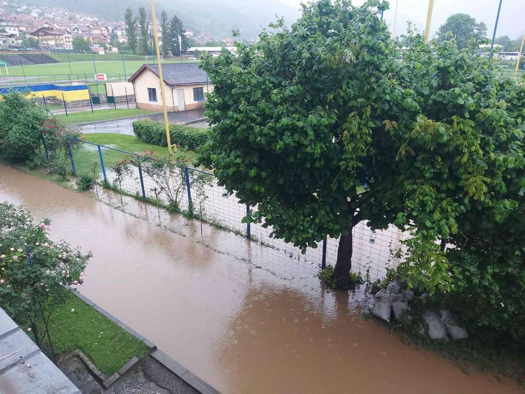 Usljed obilnih padavina na području FBiH moguće bujične i urbane poplave