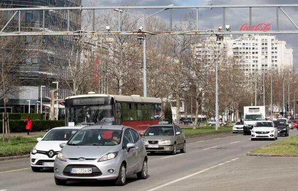 Uslovi za vožnju jutros povoljni, promet vozila slab do umjeren