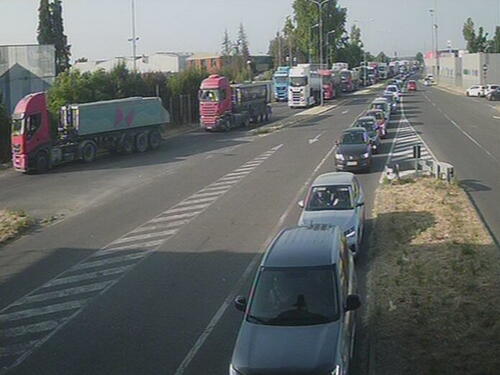 Uslovi za vožnju povoljni, na graničnim prelazima promet vozila povremeno pojačan