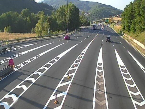 Uslovi za vožnju povoljni, na graničnim prelazima zadržavanja od 15 do 30 minuta