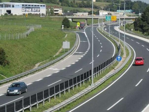 Uslovi za vožnju povoljni, radovi na pojedinim dionicama