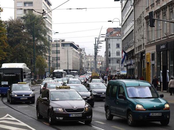 Uslovi za vožnju povoljni, saobraćaj vozila povremeno pojačan