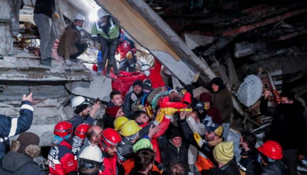 Uspjeh tima iz Sarajeva: Šest članova porodice spašeno iz ruševina