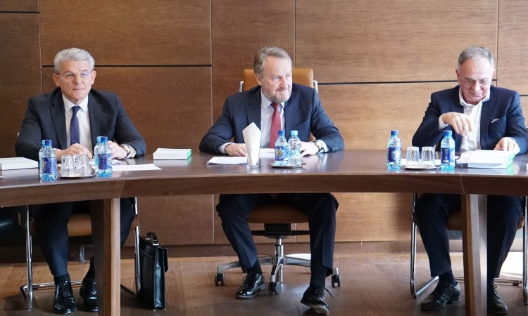 Ustavni sud je potvrdio da je 1. mart u skladu sa Dejtonom, Dodik ponovo pravi krizu