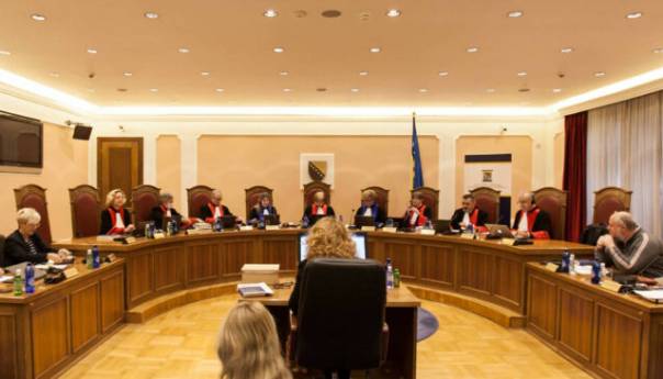 Ustavni sud odgodio odlučivanje o Schmidtovim odlukama