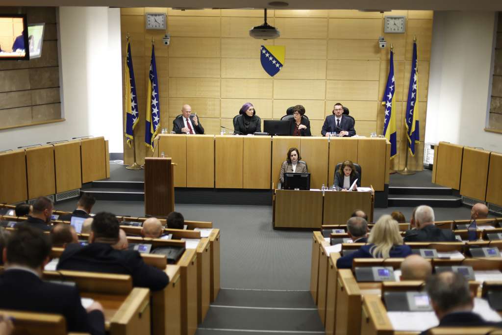 Usvojen budžet FBiH 'težak' 6,7 milijardi KM