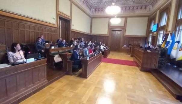 Usvojen prijedlog teksta za obilježje na Kazanima, Naša stranka protiv