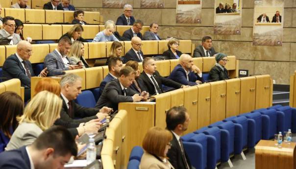 Usvojen zakon o konsolidaciji zdravstvenih ustanova