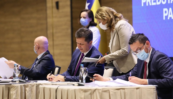 Usvojen zakon o zabrani pušenja na javnim mjestima u FBiH