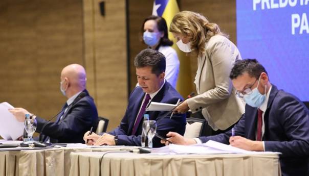 Usvojen zakon o zabrani pušenja na javnim mjestima u FBiH