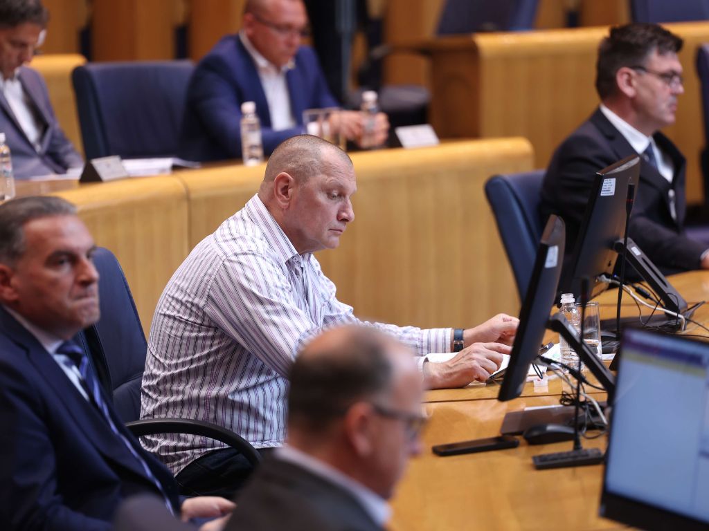 Usvojen zakon: Povećane plate u institucijama BiH