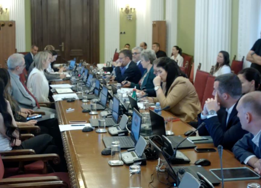 Usvojene izmjene medijskih zakona u Srbiji, mnogi zabrinuti