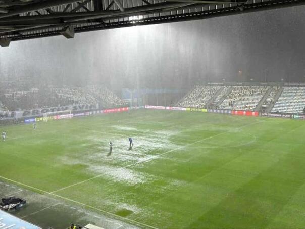 Utakmica Rijeke i Sparte prekinuta zbog nevremena