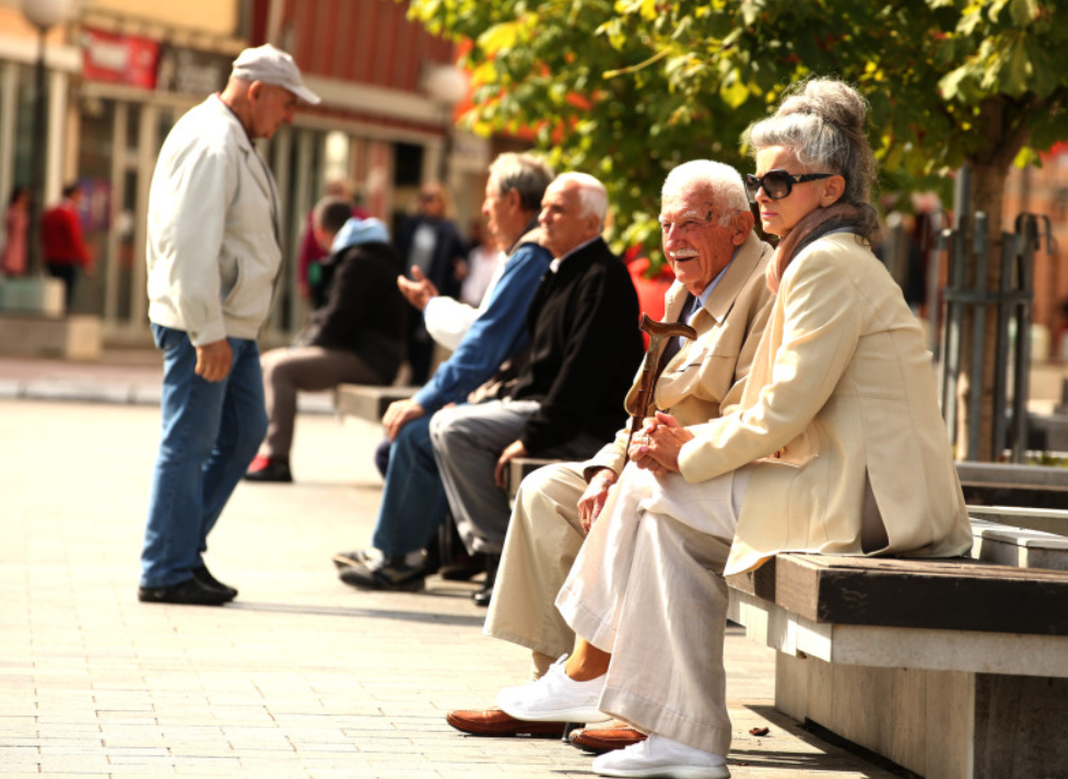 Uvećane minimalne i plate u javnom sektoru Srbije, veće penzije uz promijenjene uslove za žene