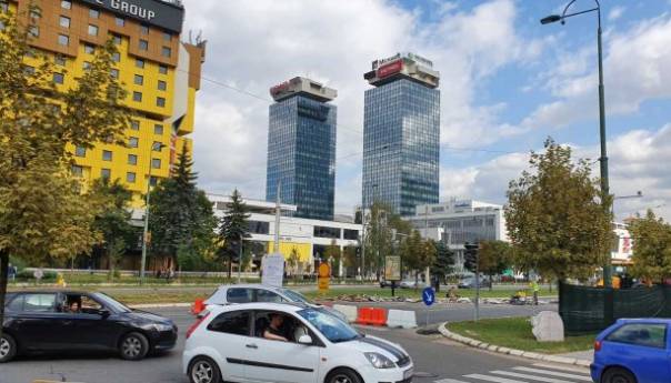 Uvjeti za vožnju povoljni, pretežno suh kolovoz