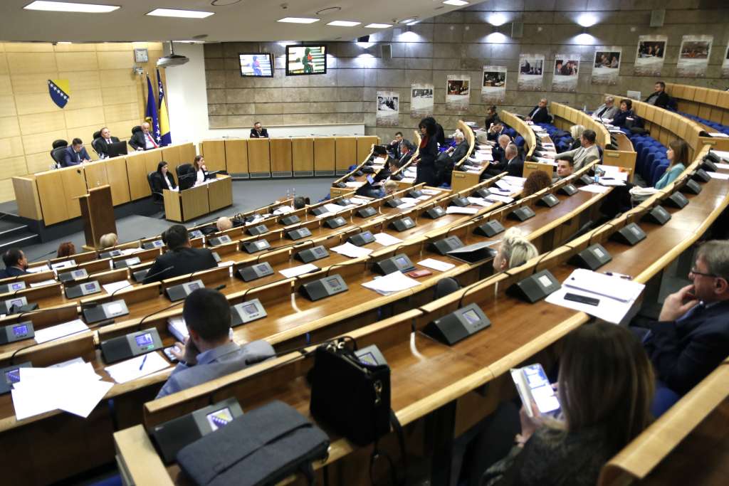 Uvojen Zakon o povećanju naknada za tuđu njegu i pomoć najtežim ratnim invalidima