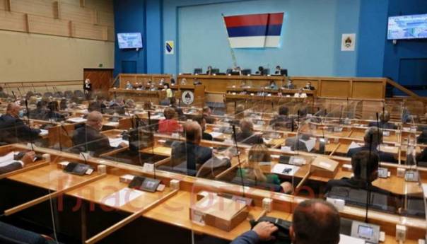 Uz burnu raspravu: Usvojen Zakon o zaštiti srpskog jezika i ćirilice