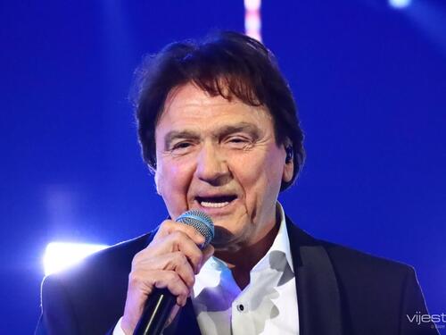 Uz ovacije i emocije: Čola otvorio spektakl u Zetri