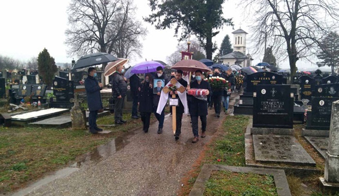 Uz počasnu paljbu sahranjen Mićo Mićić