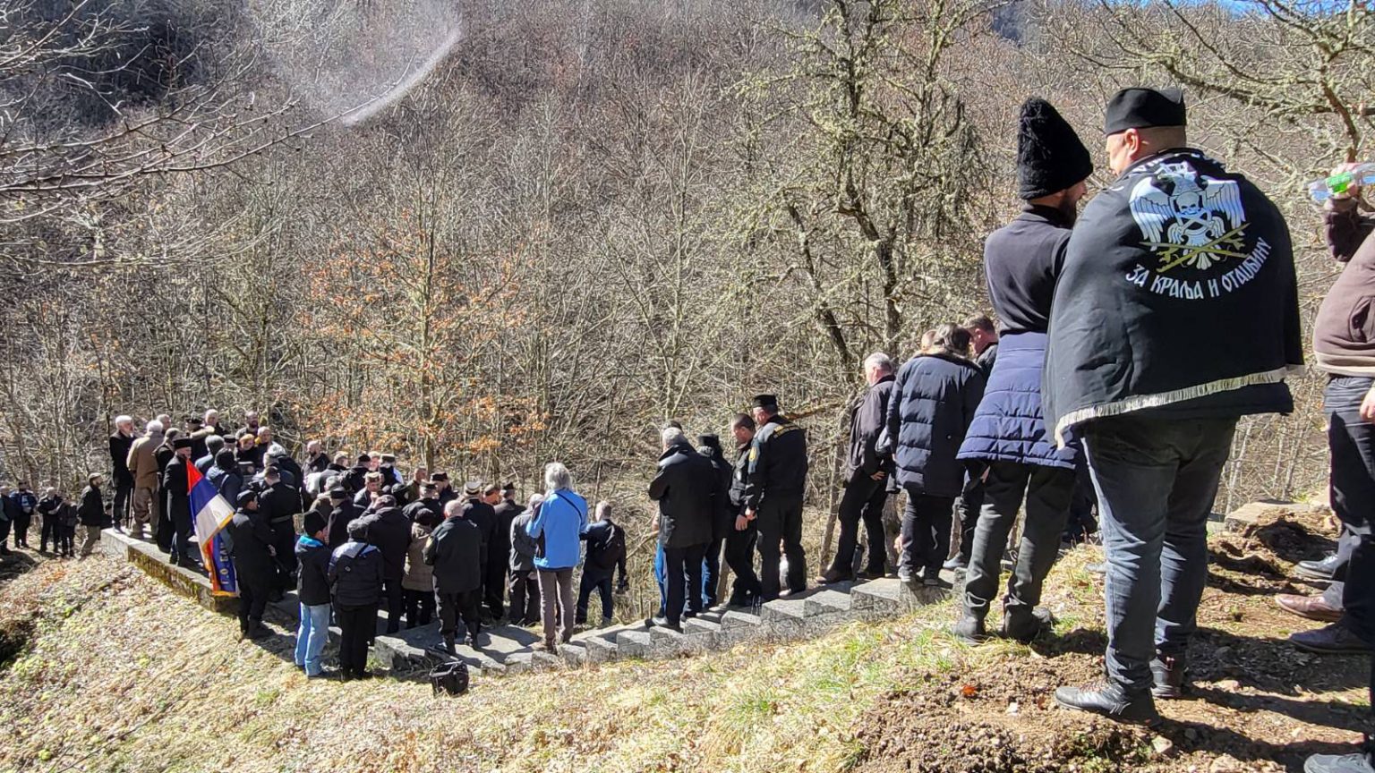 Uz prisustvo osuđenih 'ravnogoraca' odana počast Draži Mihailoviću
