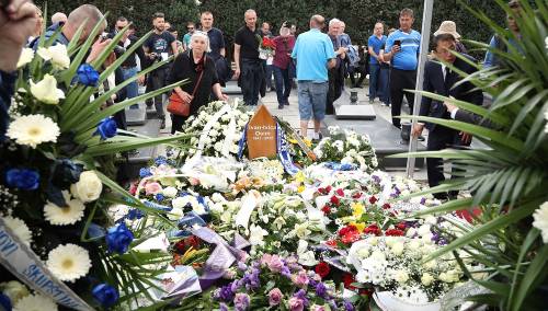 Uz taktove 'Grbavice' u Sarajevu sahranjen Ivica Osim