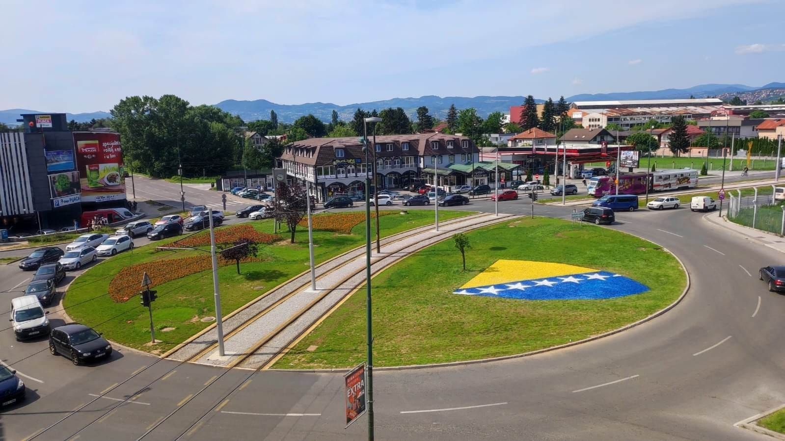 Uz tramvajsku prugu na Ilidži veliki grb Bosne i Hercegovine