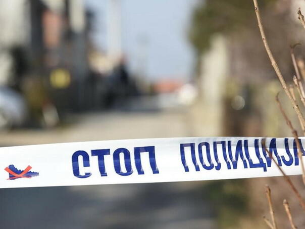 Užas gledali i roditelji: Beba ispala djedu sa prvog sprata