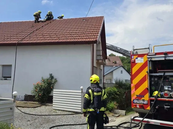 Užas kod Požege: Grom udario u kuću, pa je zapalio