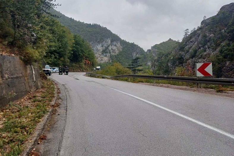 Užas kod Višegrada: Renault sletio u provaliju, dvije žene poginule