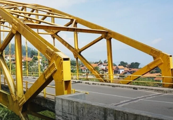 Užas: Muškarac bacio 10-godišnjeg dječaka s mosta, djevojčicu vukao za kosu