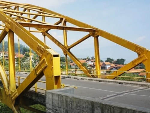 Užas: Muškarac bacio 10-godišnjeg dječaka s mosta, djevojčicu vukao za kosu