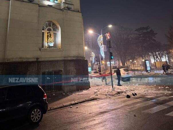 Užas u Banjaluci: Snijeg sa krova pao djetetu na glavu, odmah je prebačeno u hitnu