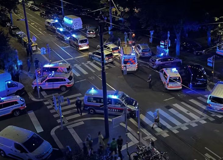 Užas u Beču: Srbin ubio suprugu, dijete ranio pa sebi presudio u autu