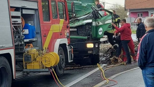 Užas u Bihaću: Stablo palo na kabinu kamiona, poginuo vozač!