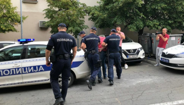 Užas u centru Beograda: Pomahnitali napadač napadao ljude i ubadao ih nožem