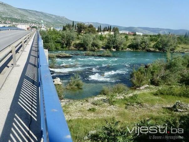 Užas u Mostaru: Iz Neretve izvučeno tijelo muškarca