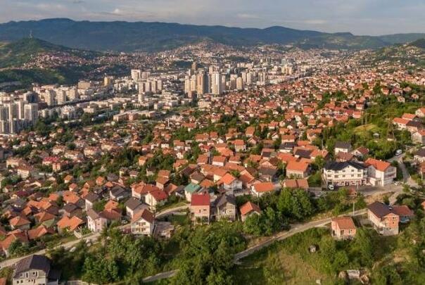 Užas u Novom Gradu: Na gradilištu se prevrnuo valjak i ubio radnika