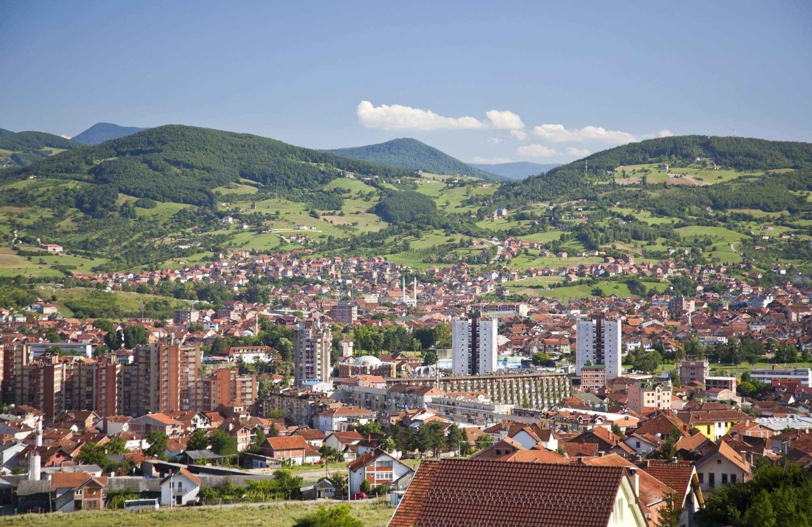 Užas u Novom Pazaru: Beba pala sa četvrtog sprata zgrade