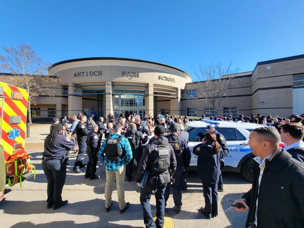 Užas u SAD-u: Učenik pucao na školske kolege, pa ranio i sebe