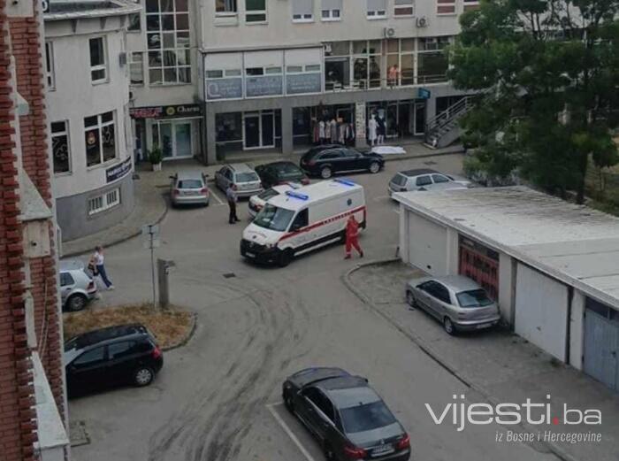 Užas u Srebreniku: Žena se ubila skočivši sa krova zgrade
