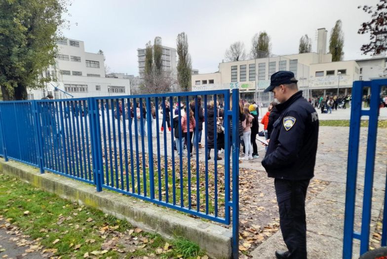 Užas u Zagrebu: Učenik nožem napao učiteljicu i učenike!