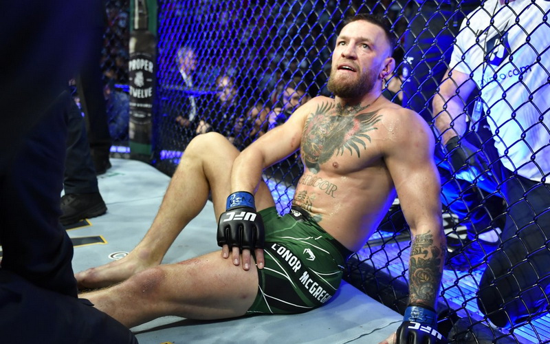 Užasan kraj za McGregora, završio na nosilima!