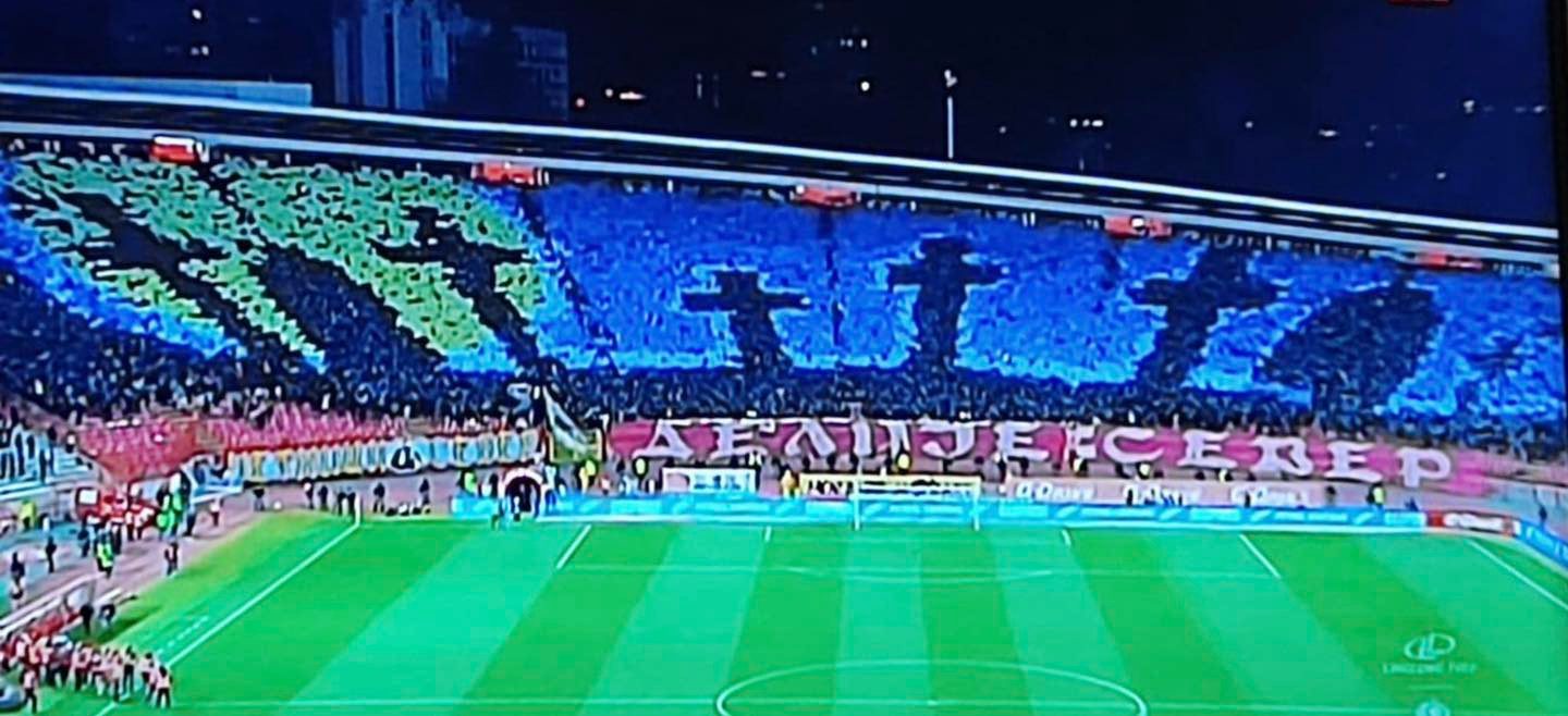 Užasna koreografija navijača Zvezde: Groblje u bojama Ukrajine