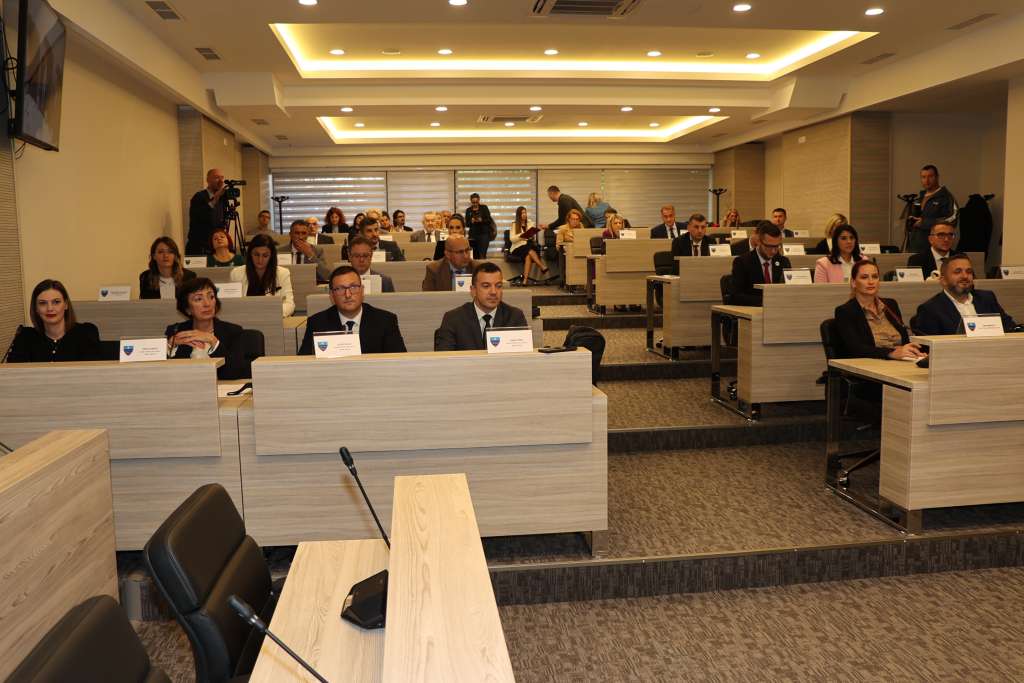 Buhač izlaže ekspoze nove vlade HNK