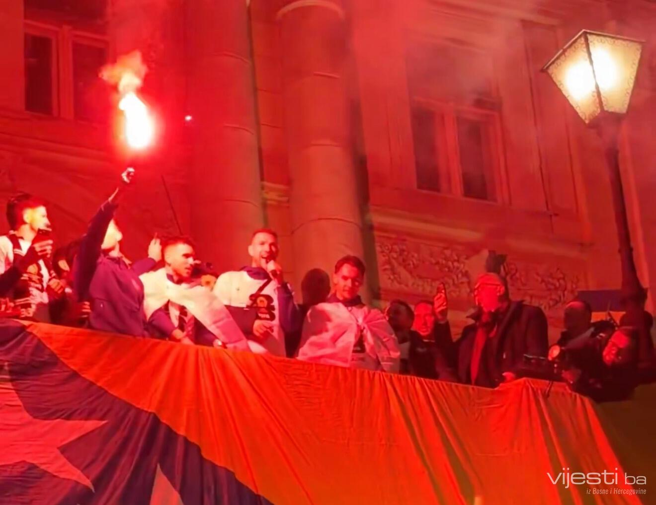 UŽIVO: Džeko se obratio, Sarajevo proključalo