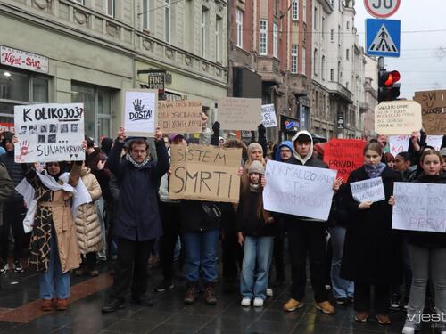 Pratili ste uživo: Završen današnji protest ispred Vječne vatre