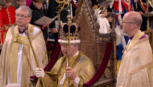 Kralj Charles III i kraljica Camilla krunisani